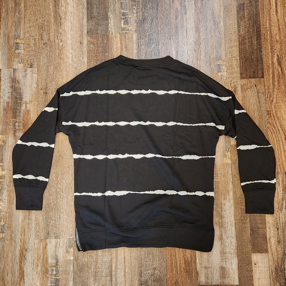 Black Tie Dye Printed Striped Pullover - Picture 6 of 8